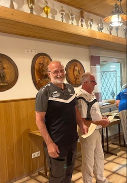 Werner bei der Siegerehrung (1. Platz) beim SparkassenCup 2025