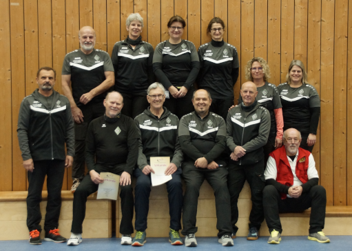 Erwachsene des BSV Ulm mit Kreisbogenreferen Uli Ruiß bei der Siegerehrung der Kreismeisterschaften