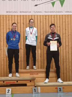 Jan Steidle bei der Siegerehrung zum 3. Platz in der Blankbogenklasse 