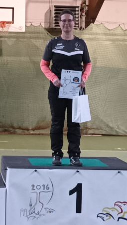 Diana bei der Siegerehrung, 1. Platz beim Hallenturnier in München